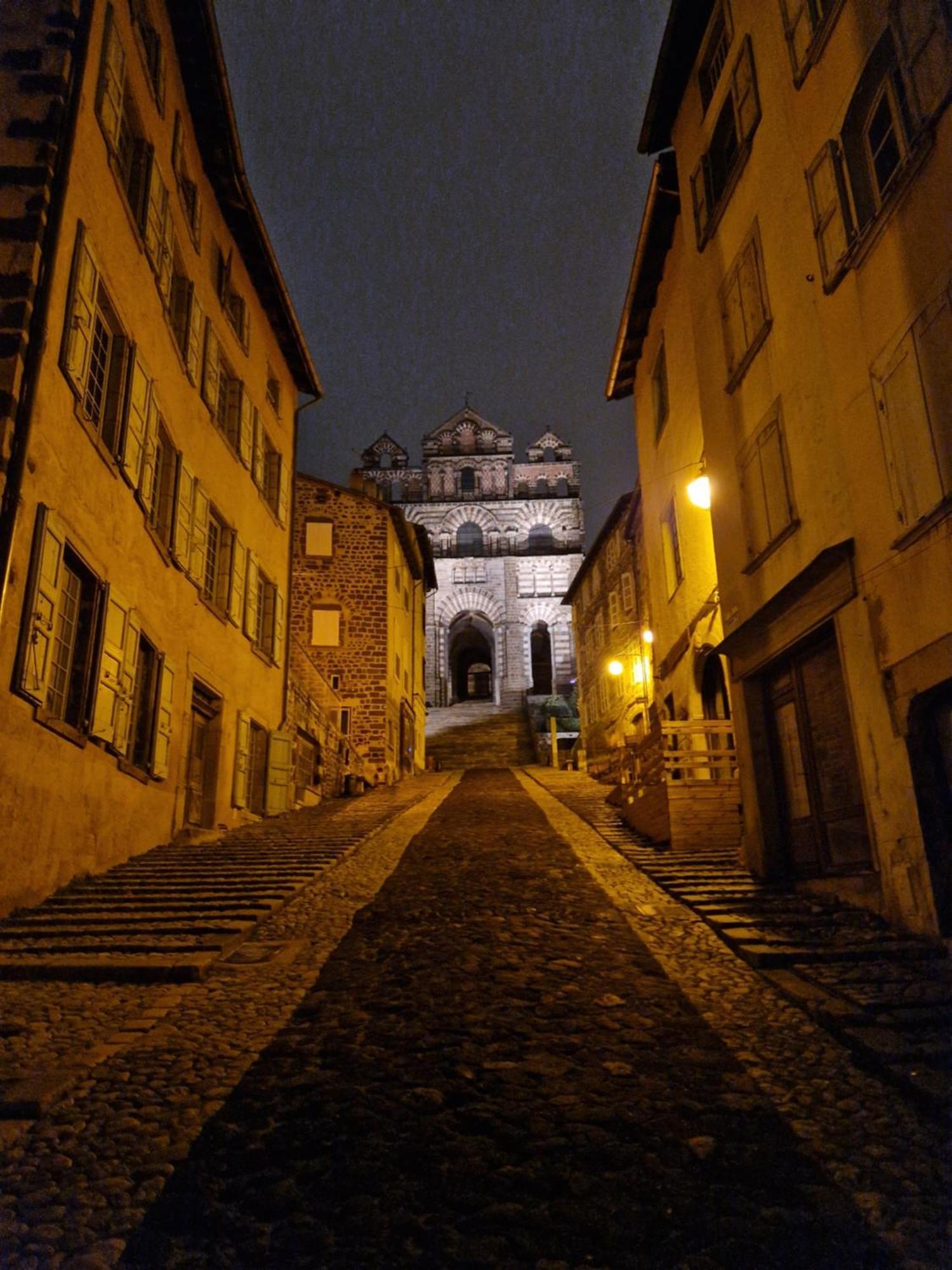 Gite Des Tables - Cathedrale, Coeur Historique, Vue Le Puy-en-Velay Exterior foto